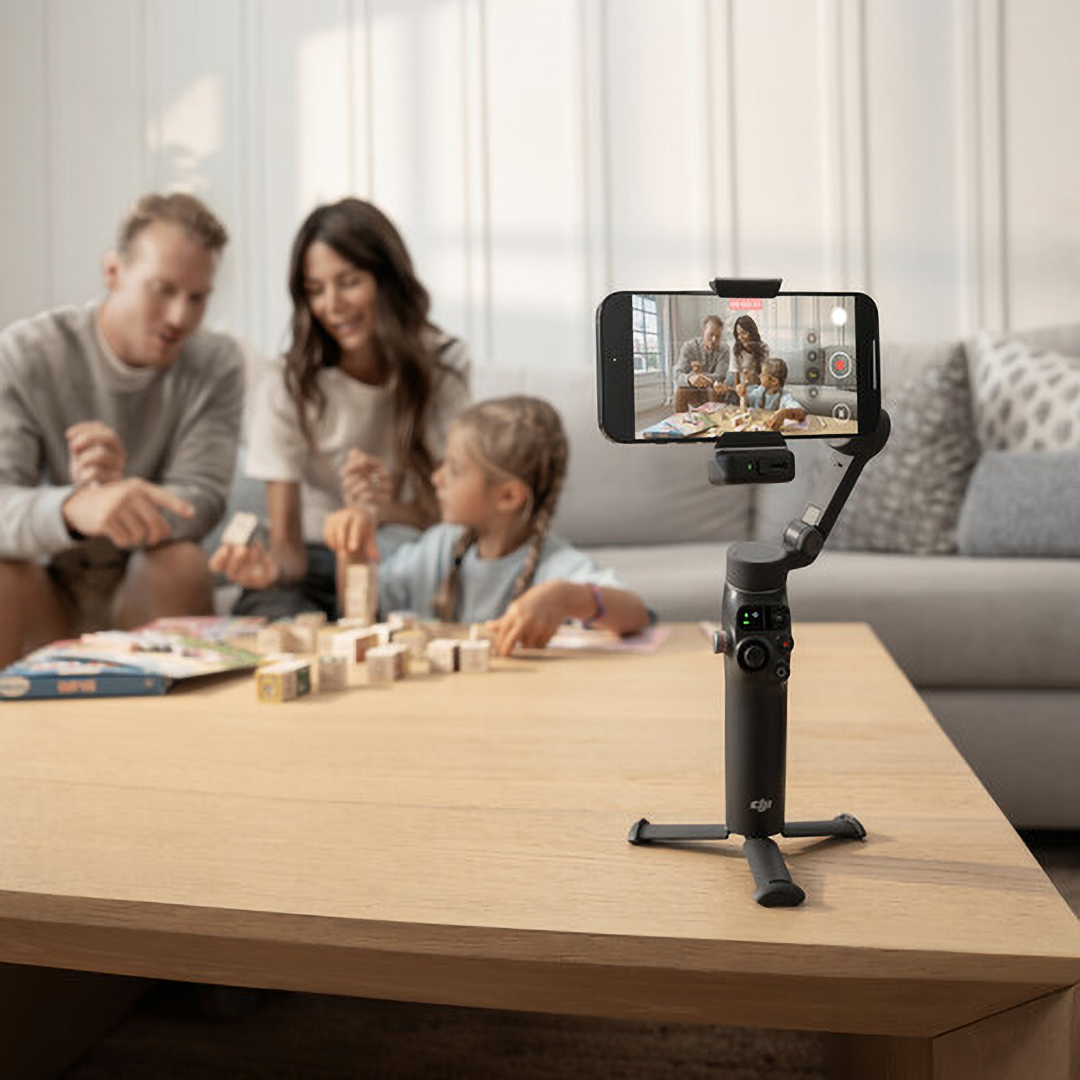 جيمبال للموبايل دي جيه اي اوزمو موبايل 8 لموبايلات سمارت بعرض يصل إلى 3.3 بوصة ،اسود - DJI-ZM800