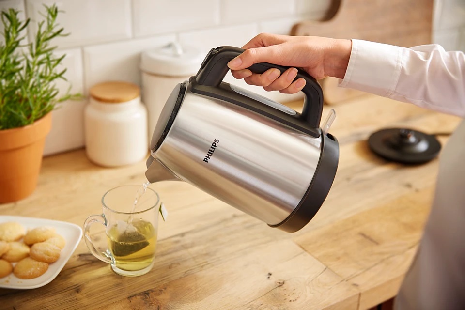 Philips Daily Collection Electric Kettle , 1.7 Liter 2200 Watt , Stainless Steel - HD9350/90