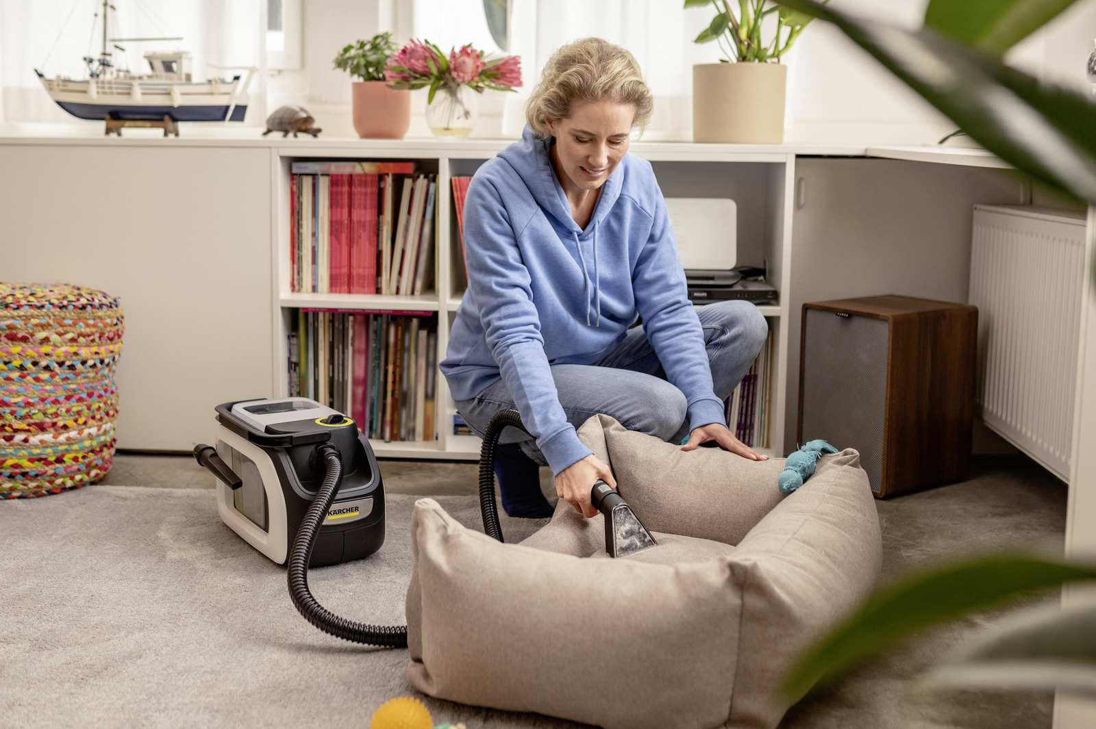 Karcher Spray Extraction Bagless Carpet Cleaner White Black - SE 3-18