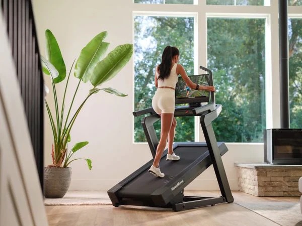 Nordic Track X24 Treadmill , 181 Kilogram 4.25 horsepower , Black