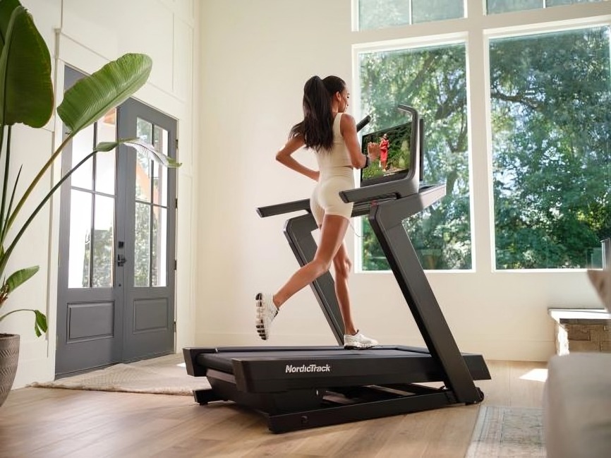 Nordic Track X24 Treadmill , 181 Kilogram 4.25 horsepower , Black