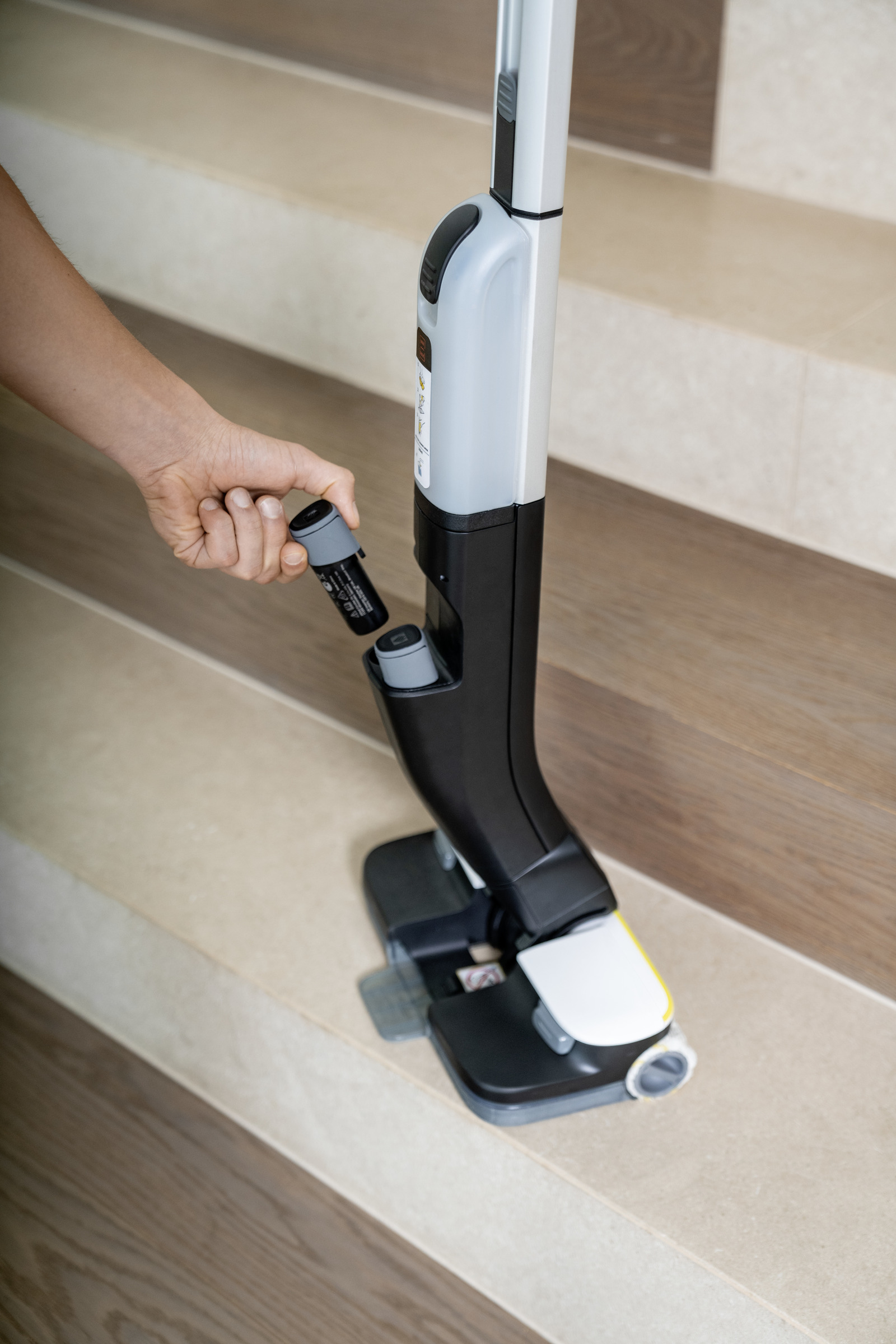 Karcher FC 4-4 Cordless Stick Vacuum Cleaner , 2000 Watt , Silver Black - 10564000