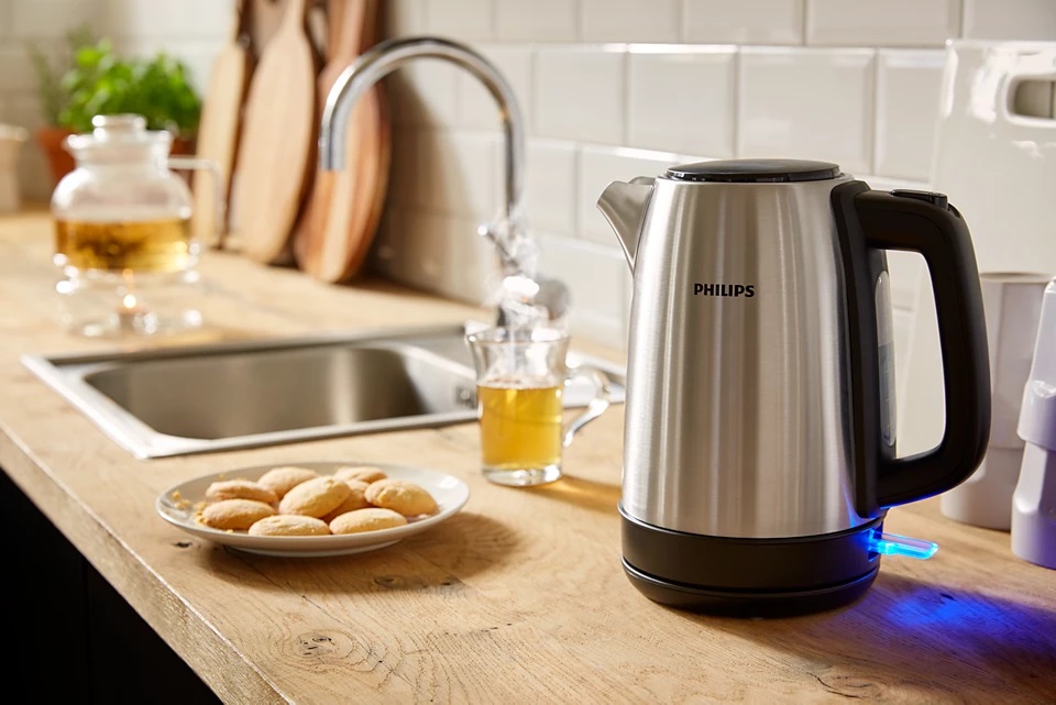 Philips Daily Collection Electric Kettle , 1.7 Liter 2200 Watt , Stainless Steel - HD9350/90