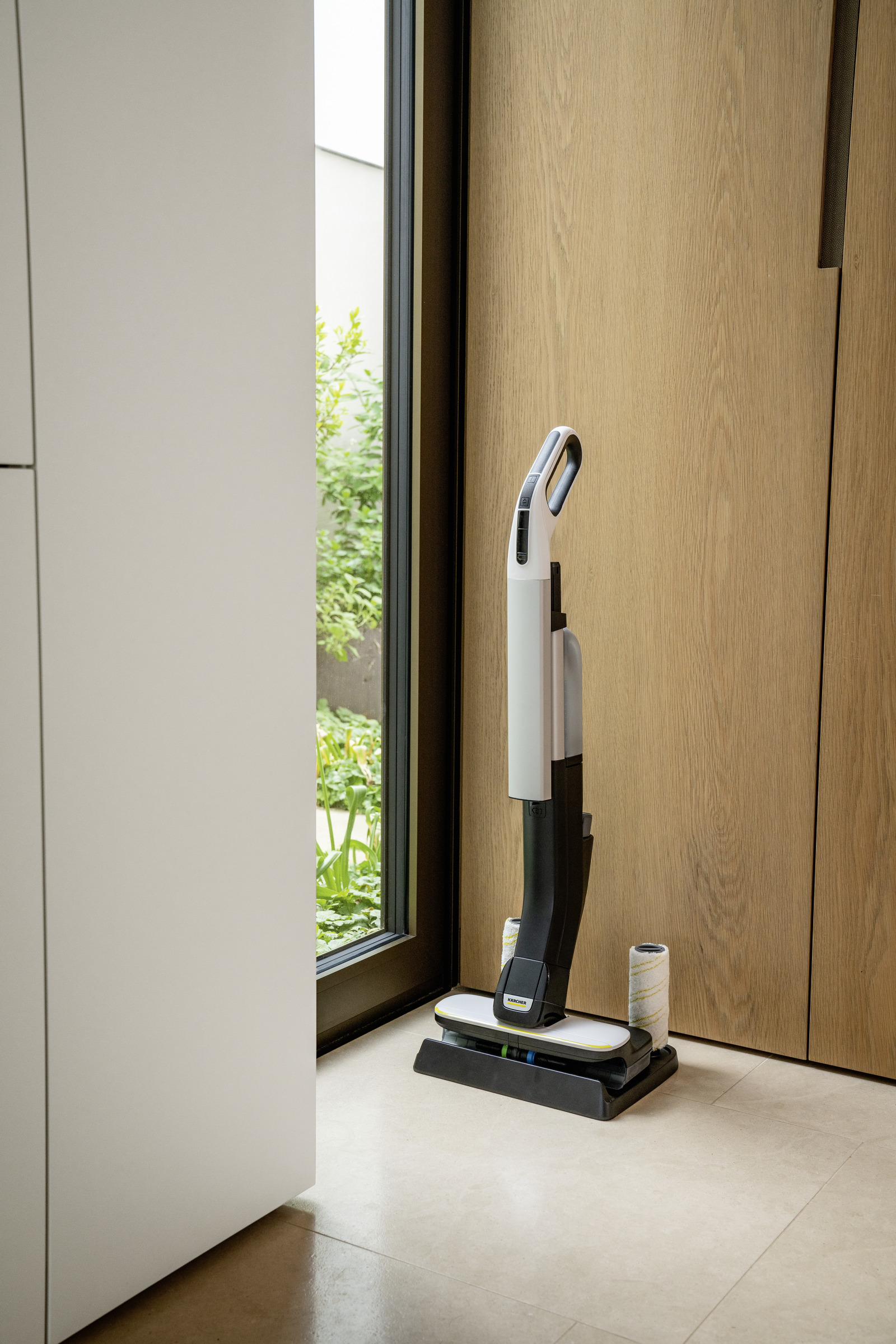 Karcher FC 4-4 Cordless Stick Vacuum Cleaner , 2000 Watt , Silver Black - 10564000
