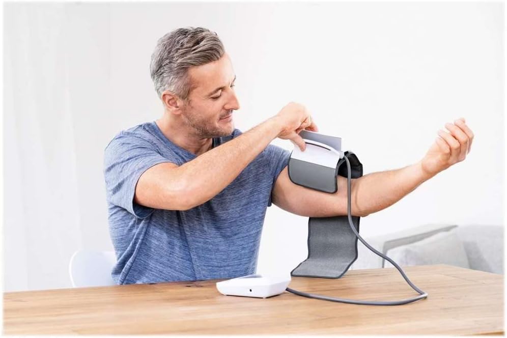 Beurer easyClip Battery (4 x 1.5 V AA batteries) Upper arm Blood Pressure Monitor , White Gray - BM 51