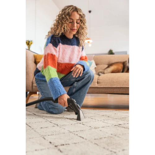 مكنسة غسيل السجاد كارشر SE 3 كومباكت هوم فلور ، ببدون كيس ، اسود وابيض