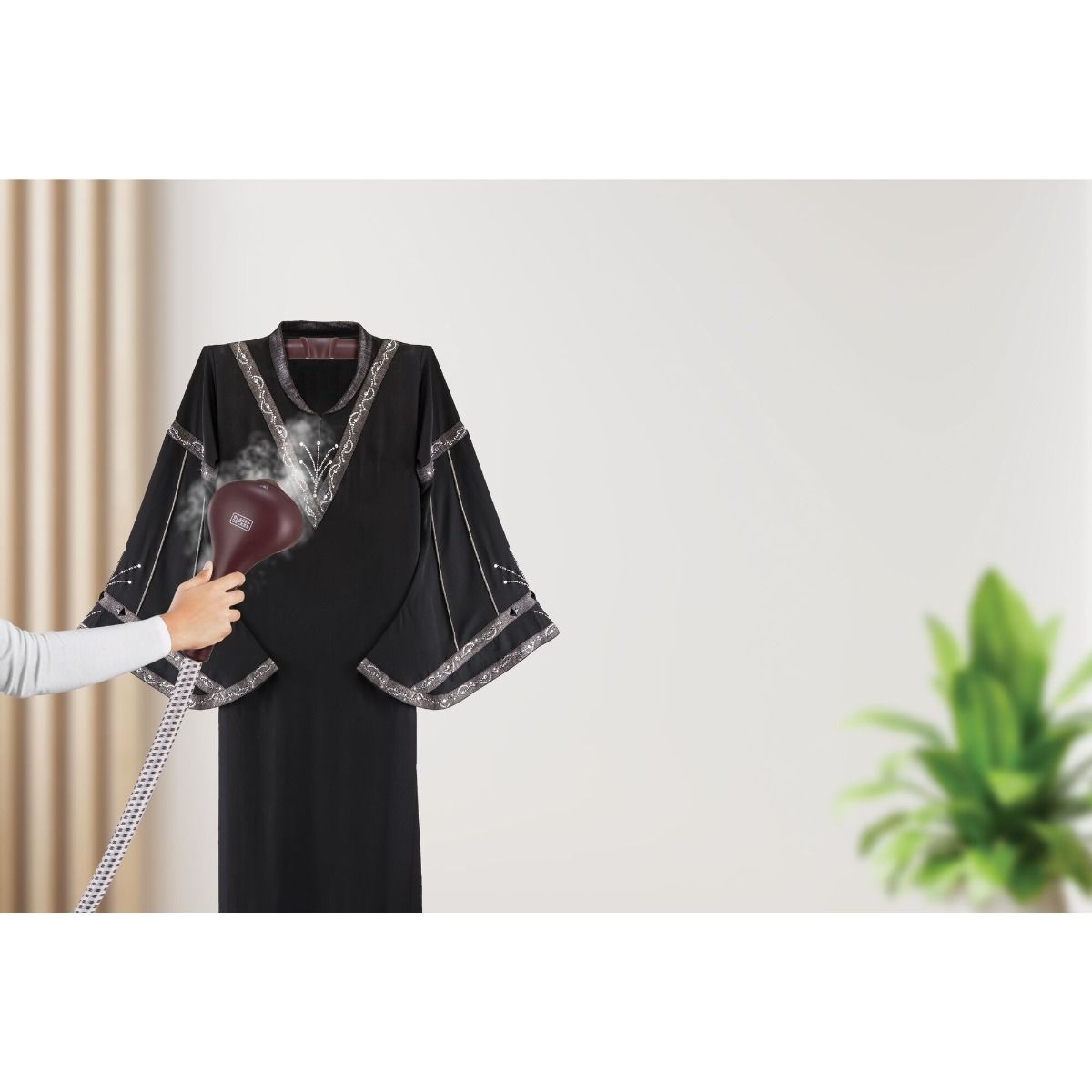 مكواة بخار عمودية بلاك اند ديكر ، قدرة 2400 وات ، 2 لتر ، احمر - GSTD2450-B5